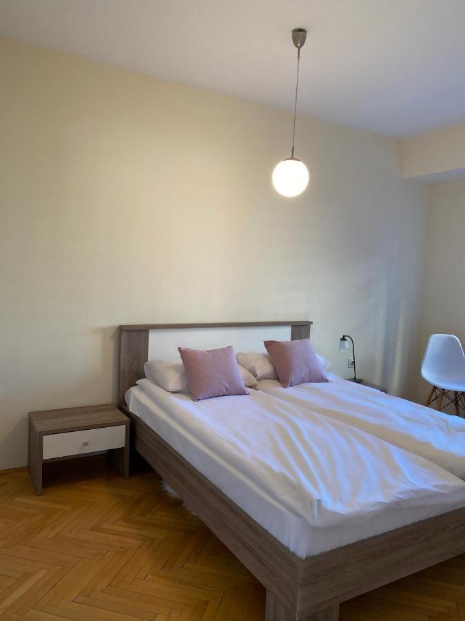 M&C Central Apartment スコピエ エクステリア 写真
